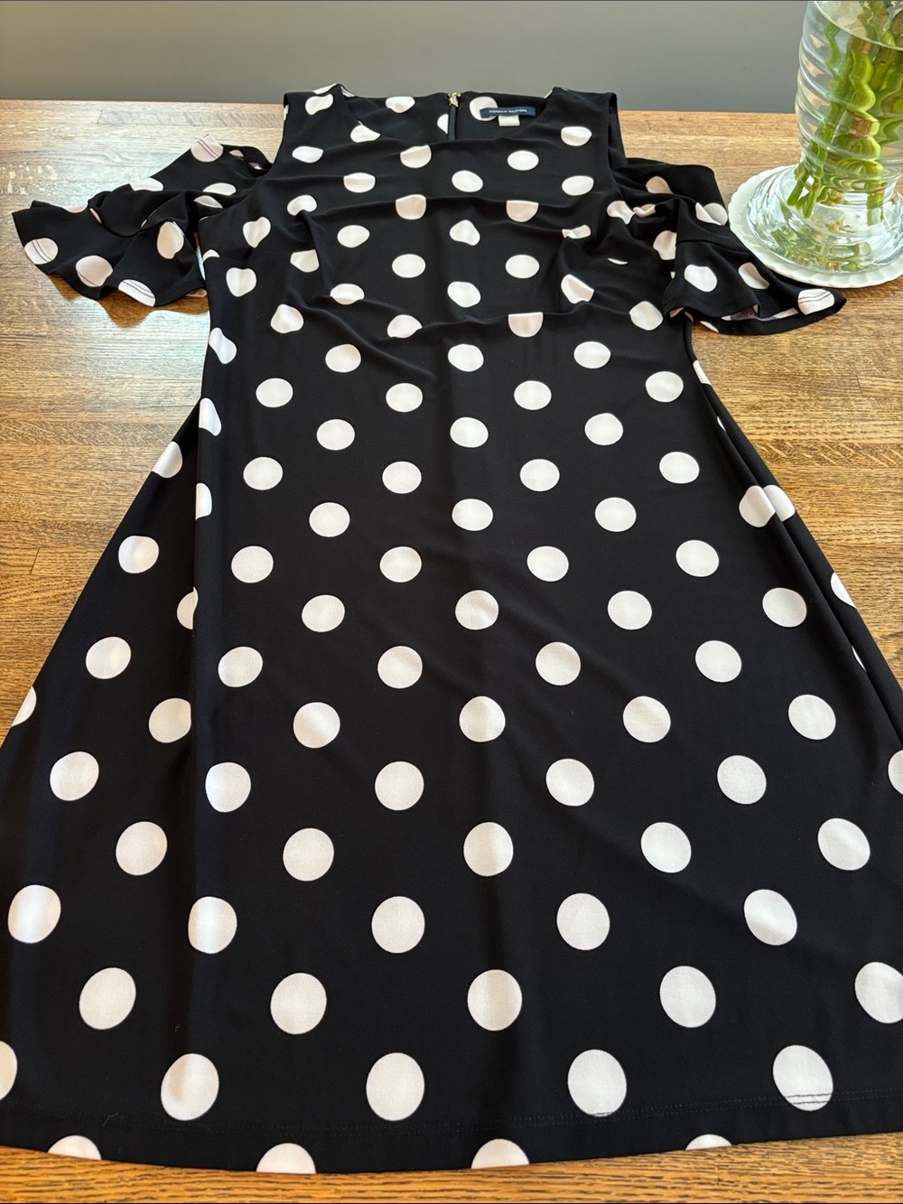 Tommy Hilfiger Black and White Polka Dot Cold-Shoulder Dress Size 4 Like New - Picture 6 of 9